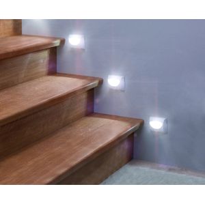 Svetlo na schody s čidlom (1 ks)