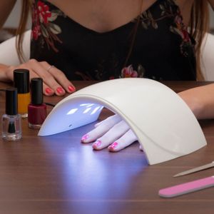 LED UV lapma na nehty