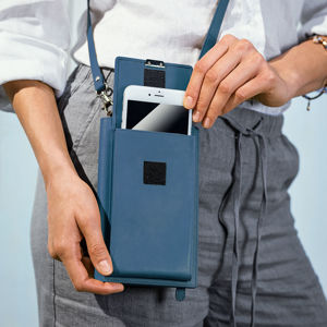 Dámska kožená kabelka na mobil, tmavo modrá